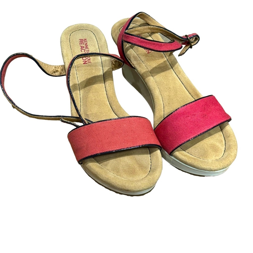 Kenneth Cole Reaction “Ride” Woman’s Low Wedge Size 8